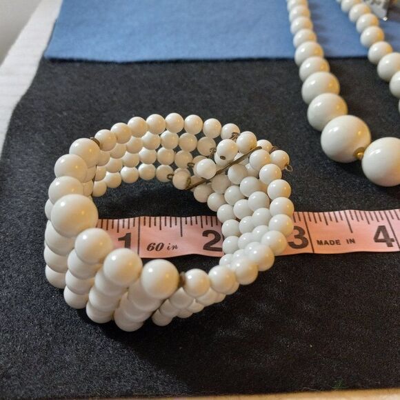 Vintage Beaded Necklace and Bracelets - Picture 3 of 7
